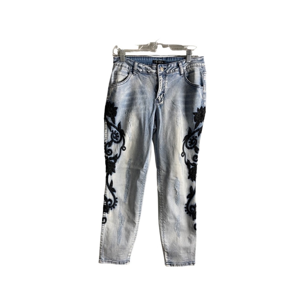 Juliette floral beaded embellished distressed jeans women size 8. Some stretch.
